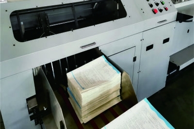 Machine à relier les cahiers de type pince, capacité 8 mm