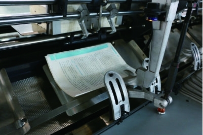 Machine à relier les cahiers de type pince, capacité 8 mm