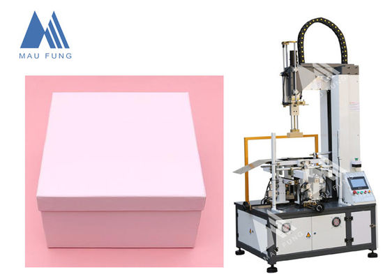 Machine à fabriquer des boîtes rigides de petite taille