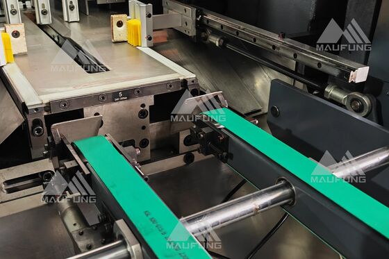 Machine automatique de découpage à trois couteaux Janpanese Keyance Système de commande PLC Système ISM d'amarrage évolutif