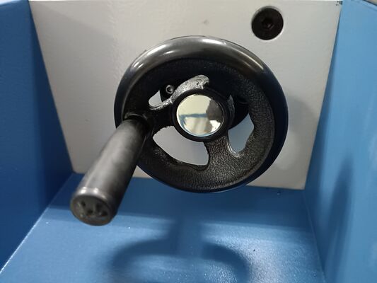 Machine de découpe de carton à colonne vertébrale