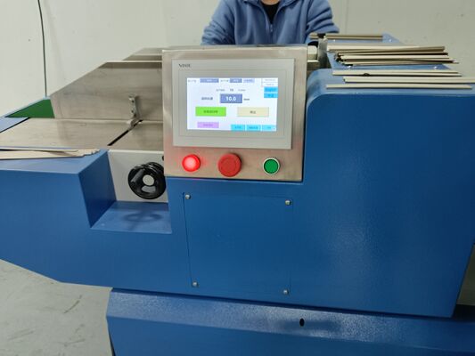 Machine de découpe de carton à colonne vertébrale