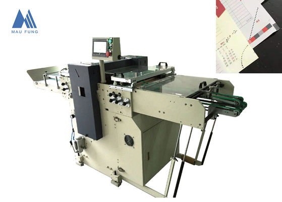 La page arrachent le papier de perforation accule la machine perforante pour les journaux intimes durs de livres de couverture