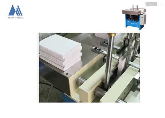 Machine de redondement et de remise en forme de blocs de livres pour cahiers d'ouvrages en couverture dure
