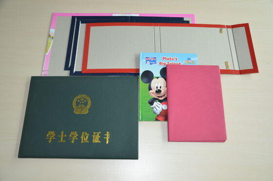 Machine d'emballage en carton gris à deux stations pour la fabrication de boîtiers de livres MF-SCM500A2