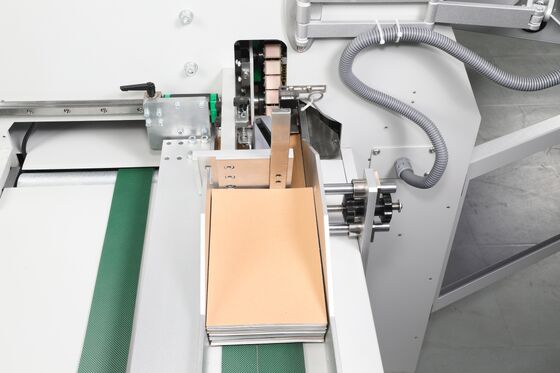 Machine d'emballage de papier arrière
